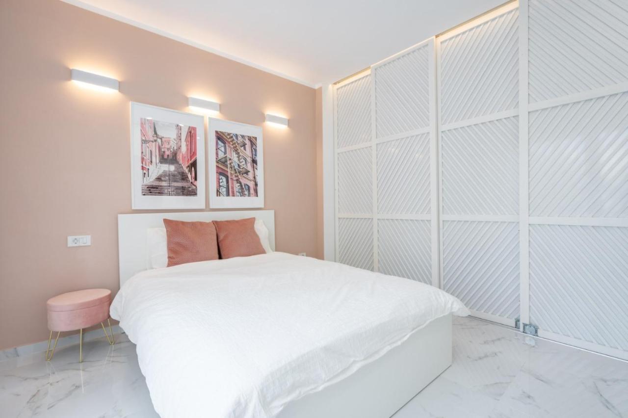 Fantastic City Center Apartment Boekarest Buitenkant foto