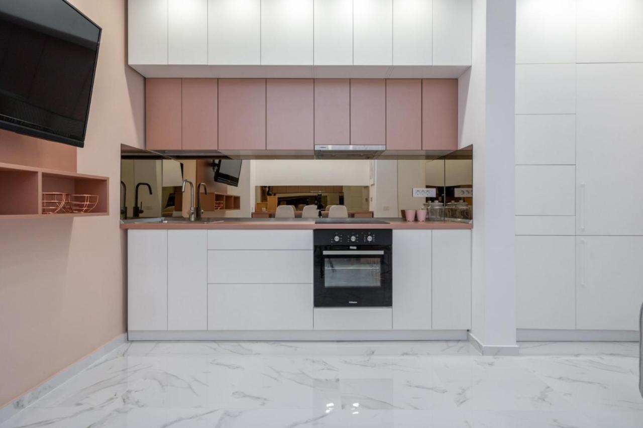 Fantastic City Center Apartment Boekarest Buitenkant foto